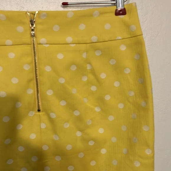 🌈 Ann Taylor yellow polka dot pencil skirt size 8 - Picture 3 of 6